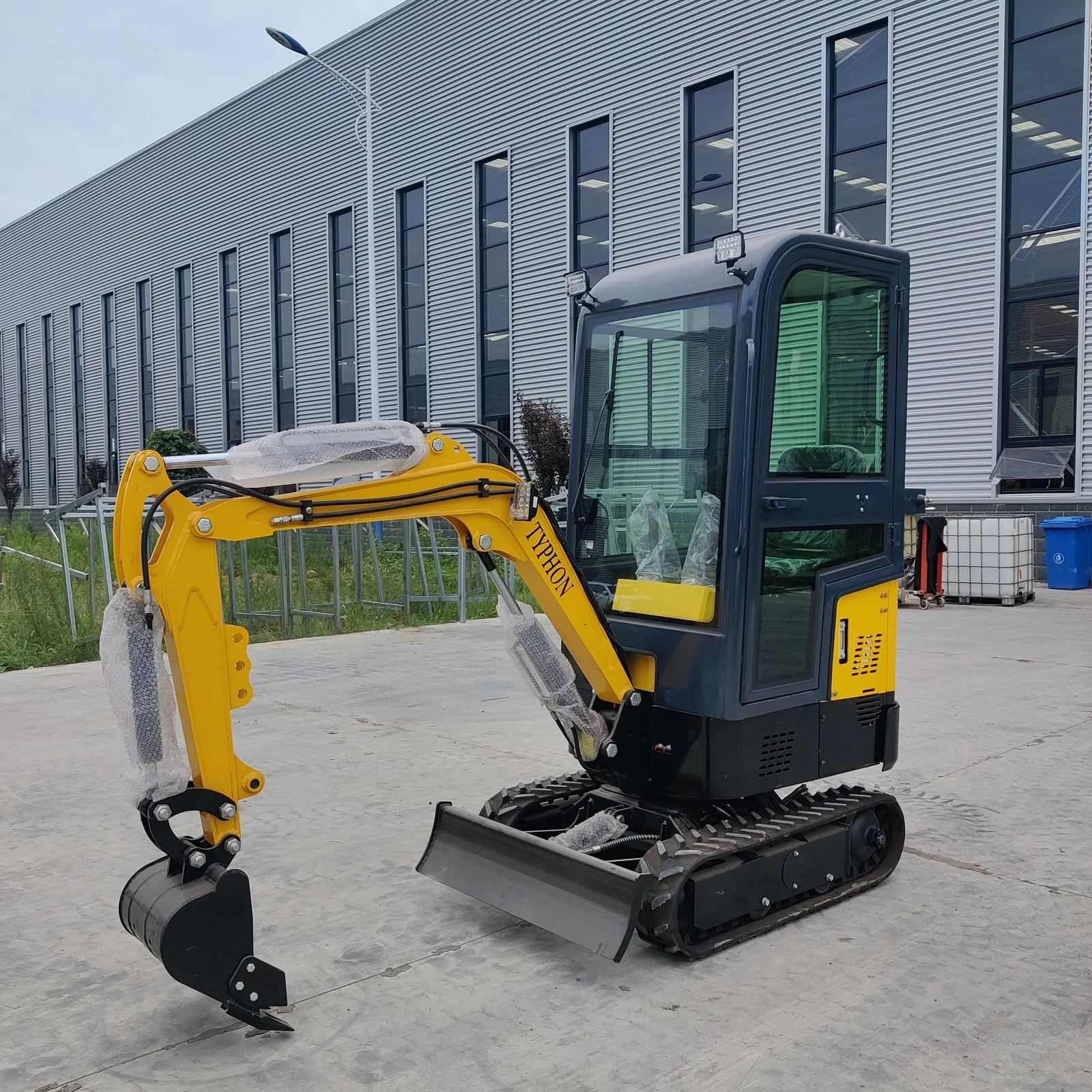 TYPHON Terror X Mini Excavator – 2,500lb Trench Digger with Cabin, 380mm Wide Bucket